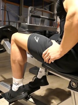 عکس حرکت ساق پا دستگاه نشسته ابتدای فاز منفی
